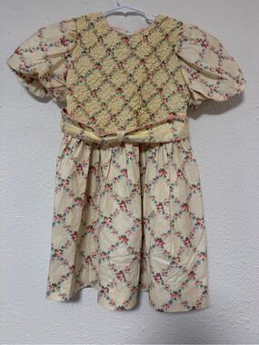 Storybook Heirlooms vintage Girls' Yellow Floral Smocked Dress with belt size 7